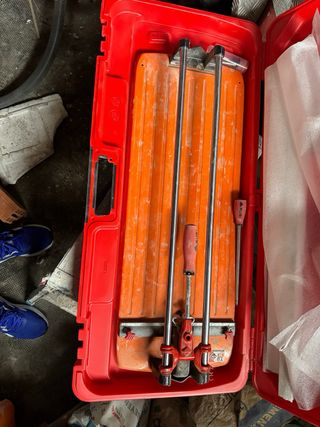 Cortadora de azulejos Rubi usada una vez