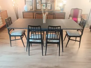 MESA Y SILLAS MID CENTURY.