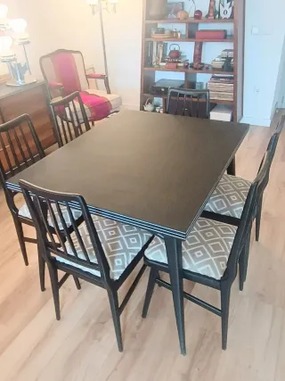 MESA Y SILLAS MID CENTURY.