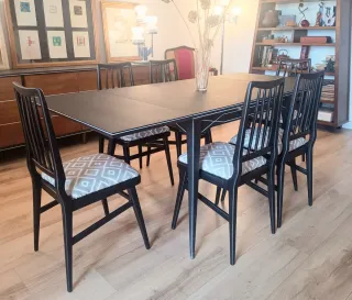 MESA Y SILLAS MID CENTURY.