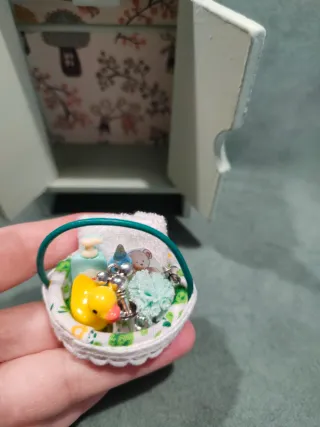 Cesto aseo bebé miniatura
