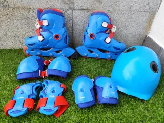 Patines y protecciones infantiles azules