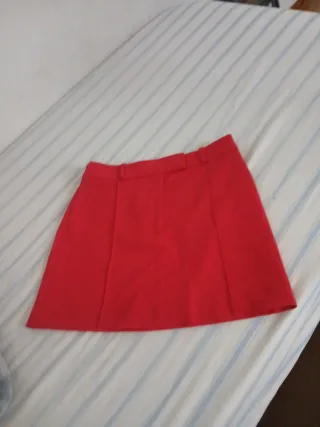 Falda corta roja