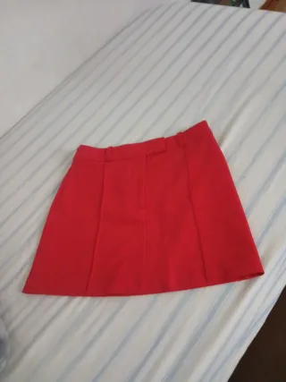 Falda corta roja