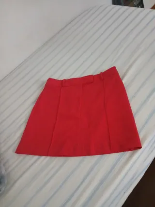 Falda corta roja