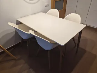 Mesa y 4 Sillas Comedor