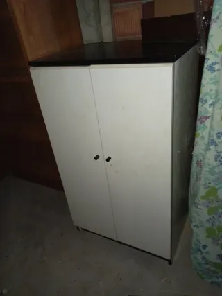 Cómoda y 2 mesitas de noche