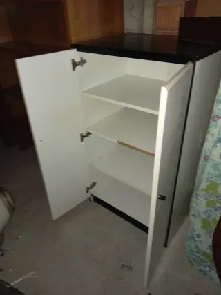 Cómoda y 2 mesitas de noche