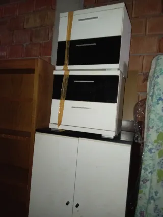 Cómoda y 2 mesitas de noche