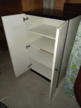 Cómoda y 2 mesitas de noche