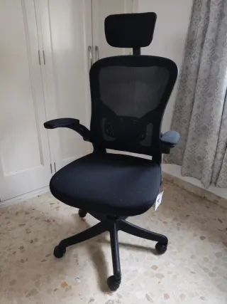Silla ergonómica de oficina negra