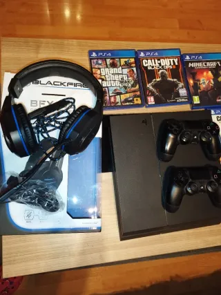 PS4 + 2 Mandos + Cascos + 8 Juegos
