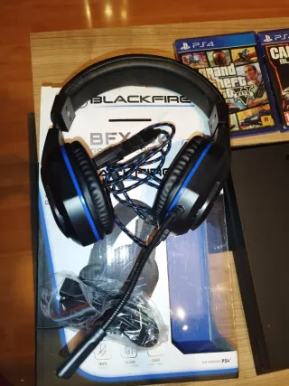 PS4 + 2 Mandos + Cascos + 8 Juegos