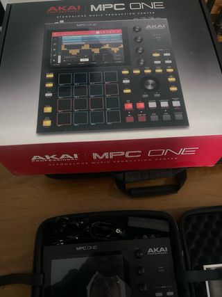 Akai MPC One + custodia da viaggio