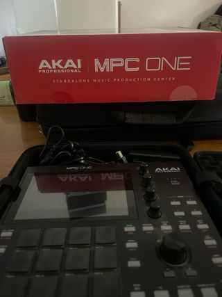 Akai MPC One + custodia da viaggio