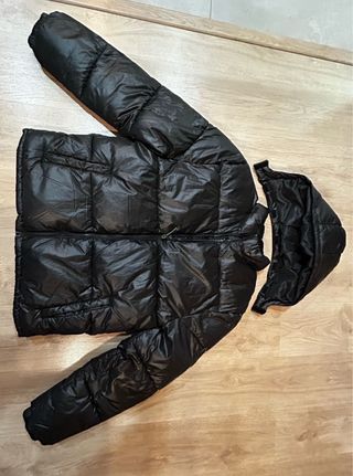 Chaqueta negra talla 14+ con  capucha desmontable