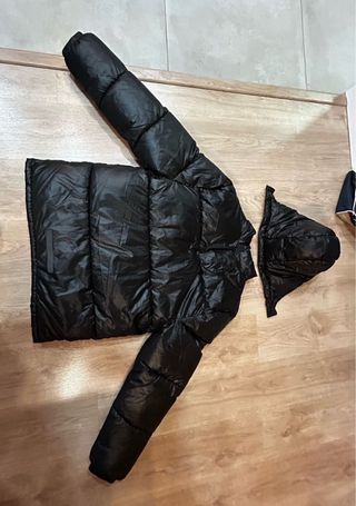 Chaqueta negra talla 14+ con  capucha desmontable