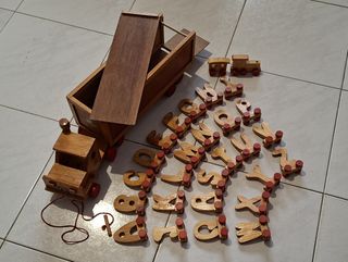 Camião madeira Cruz Vermelha com Alfabeto, anos 80