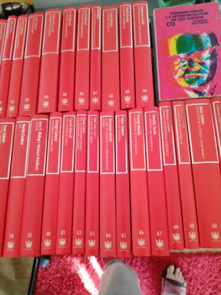 Atomo viaje a través del cosmos subatómico