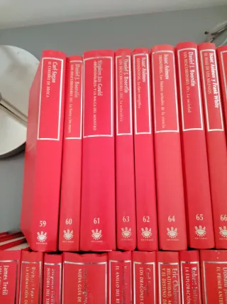 Atomo viaje a través del cosmos subatómico