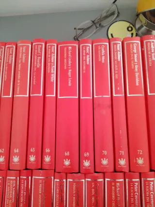 Atomo viaje a través del cosmos subatómico