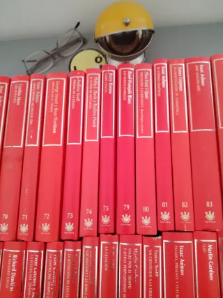 Atomo viaje a través del cosmos subatómico