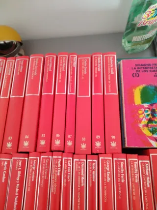 Atomo viaje a través del cosmos subatómico