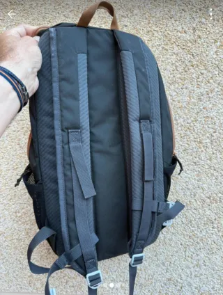 Mochila Quechua 20L Negra y Marrón