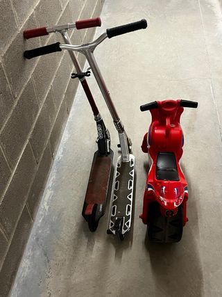 Patinetes infantiles y un frestyle