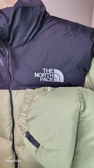 Chaqueta The North Face verde y morada