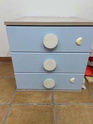 Cama infantil con cajones y mesitas