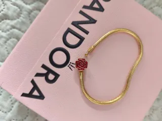 Pulsera Pandora Dorada con Rosa Roja