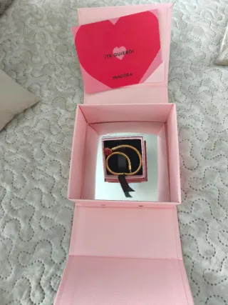 Pulsera Pandora Dorada con Rosa Roja