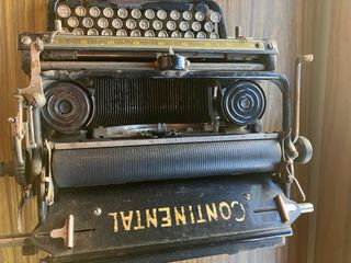 Máquina de escribir antigua Continental