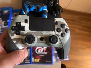 Consola PS4 + 6 Juegos