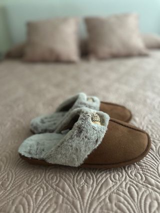 Zapatillas UGG Marrones y Beige Talla 38-39