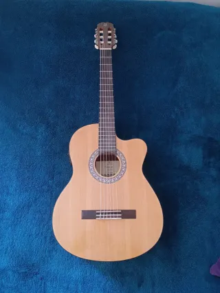 Guitarra Clásica Electrificada - Admira Alba EC