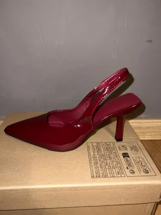 Tacones rojos charol talla 39