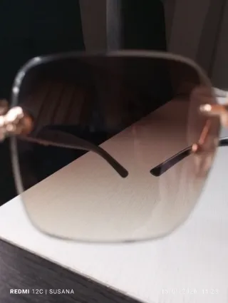 Gafas de sol doradas y marrones