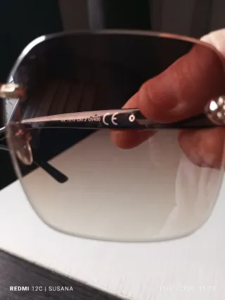 Gafas de sol doradas y marrones