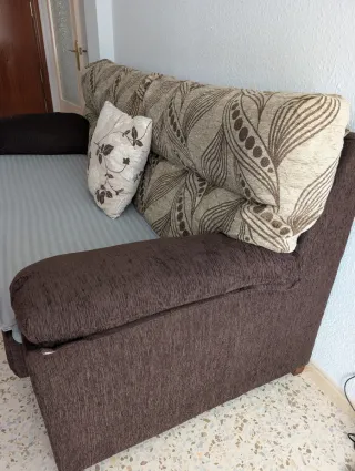 Sofá 3+2 plazas tela marrón.