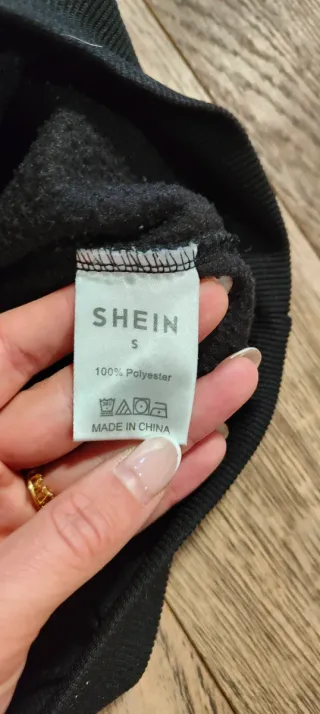 Felpa nera over size con stampa sul retro