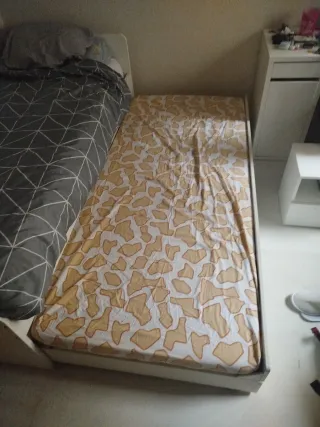 Cama doble con almacenaje