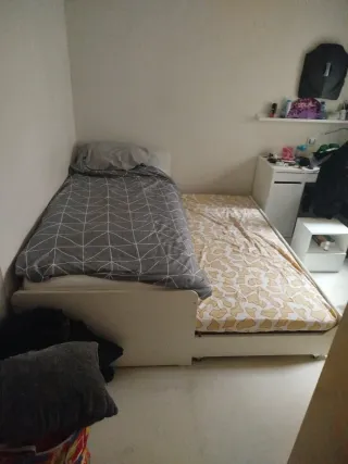 Cama doble con almacenaje