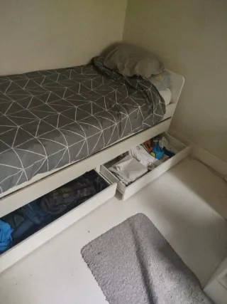 Cama doble con almacenaje