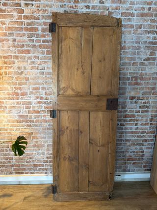 Puerta madera rústica tratada