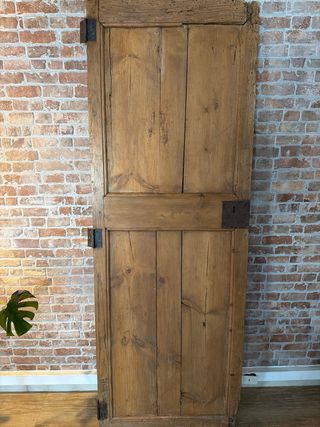 Puerta madera rústica tratada