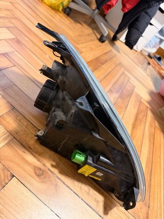 Faro Izquierdo Ford Fiesta 2003