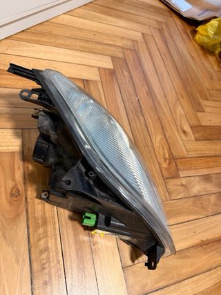 Faro Izquierdo Ford Fiesta 2003