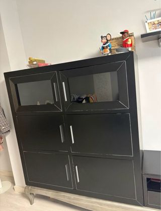 Mueble salón negro y plata con vitrina
